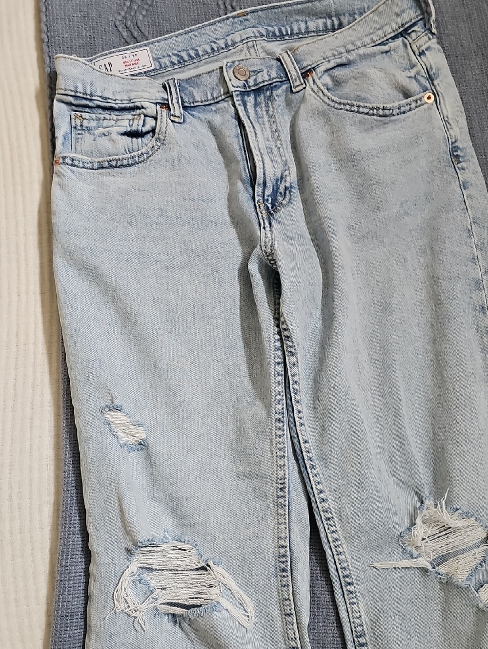 GAP Light Weight 90's Loose Mid Rise Distressed Jeans Size 2 Regular